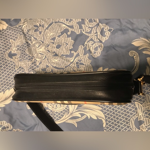 Burberry Vintage Crossbody - Picture 6 of 9